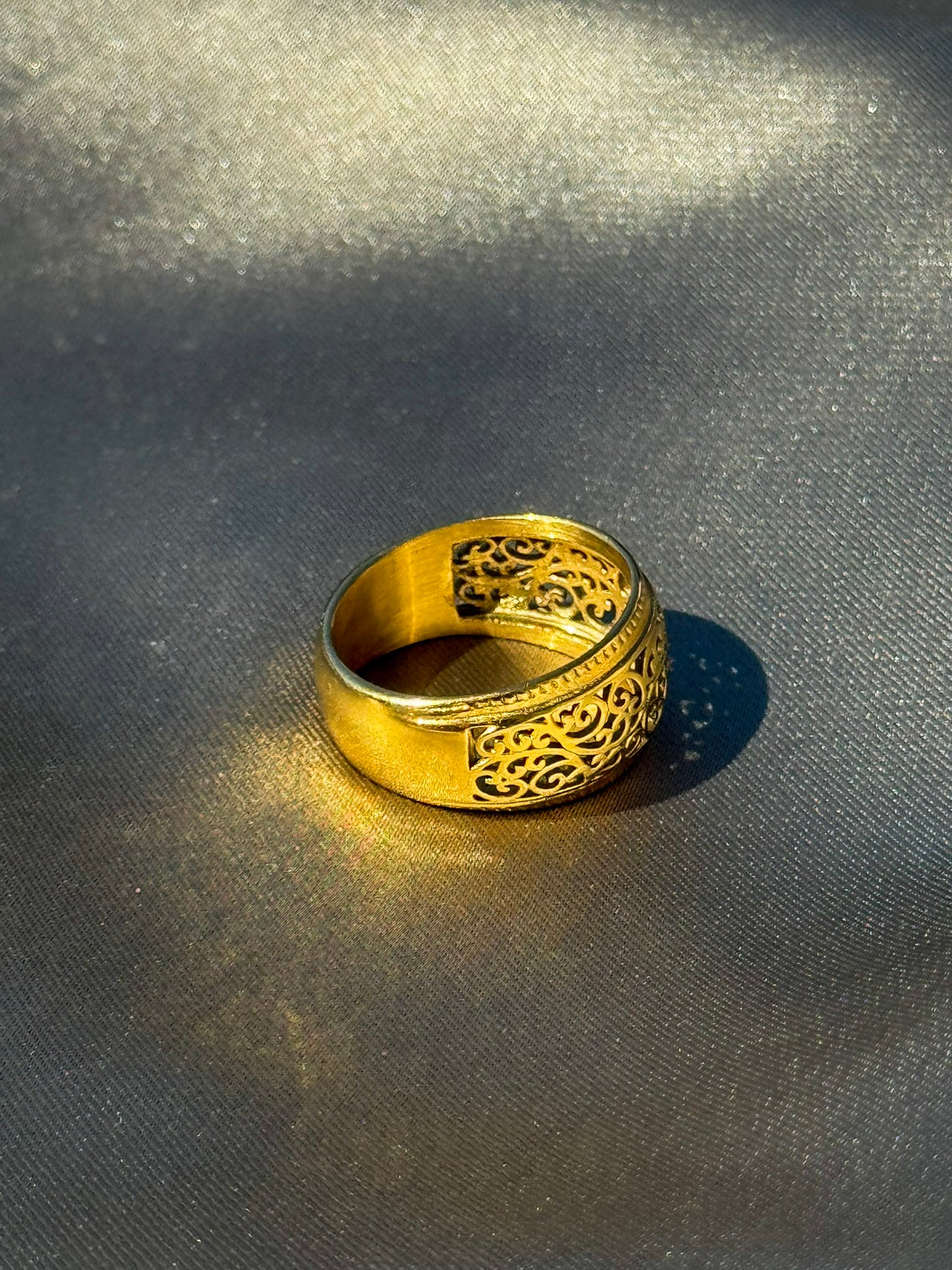 Anel Dourado Aço Inoxidável com Detalhe