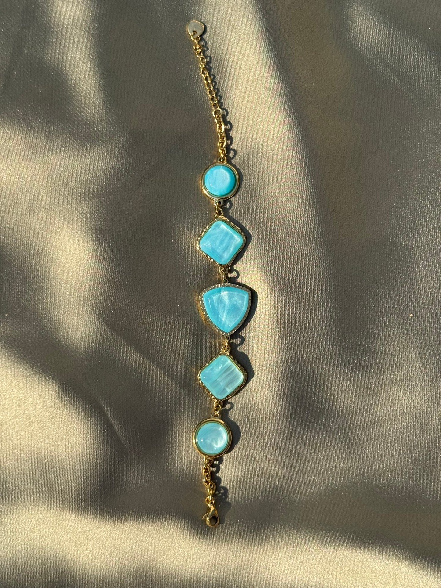 Pulseira Dourada Aço Inoxidável com Pedras Azuis com Formas