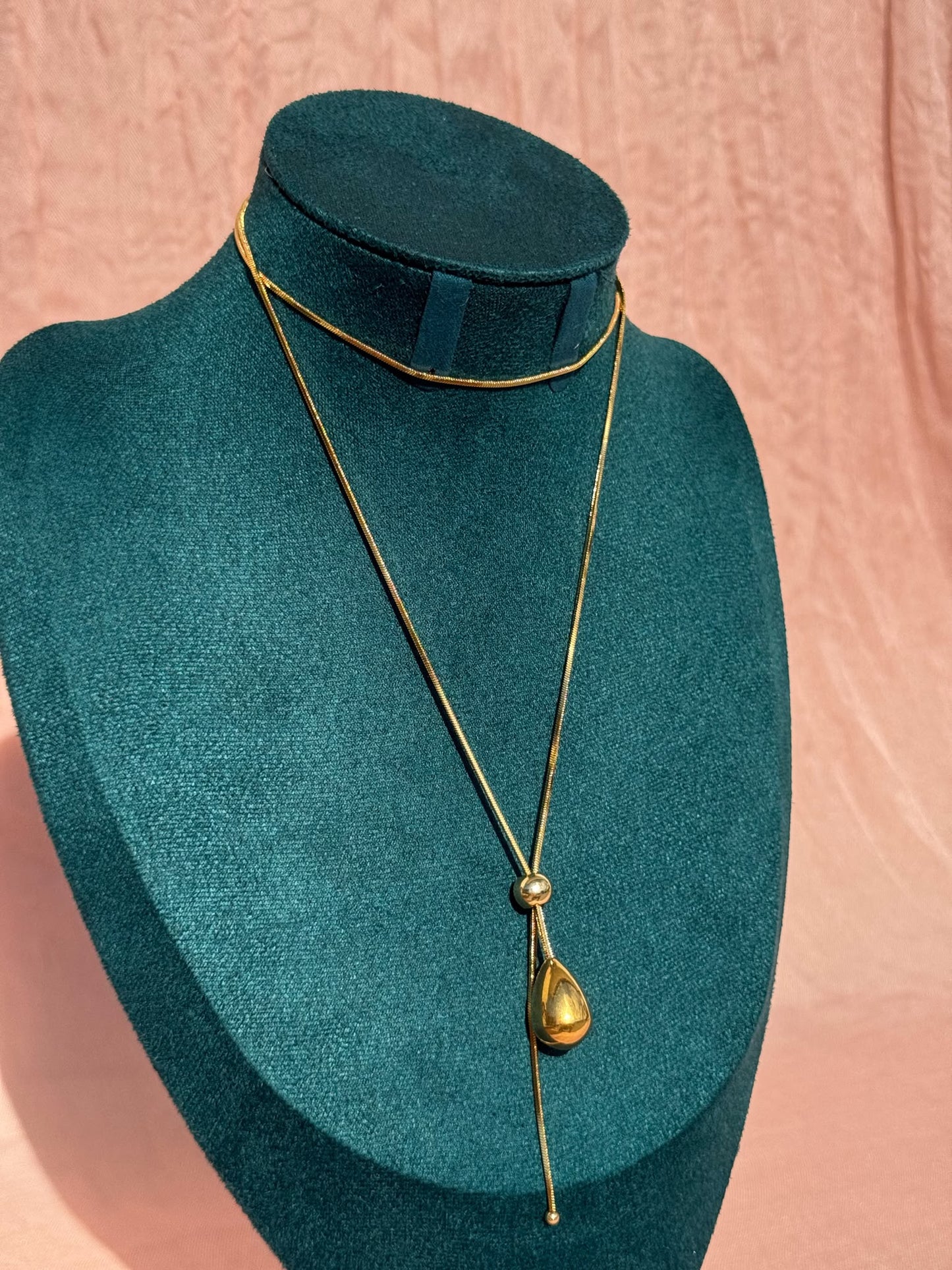 Colar Ajustável Dourado Aço Inoxidável com Pingente Gota