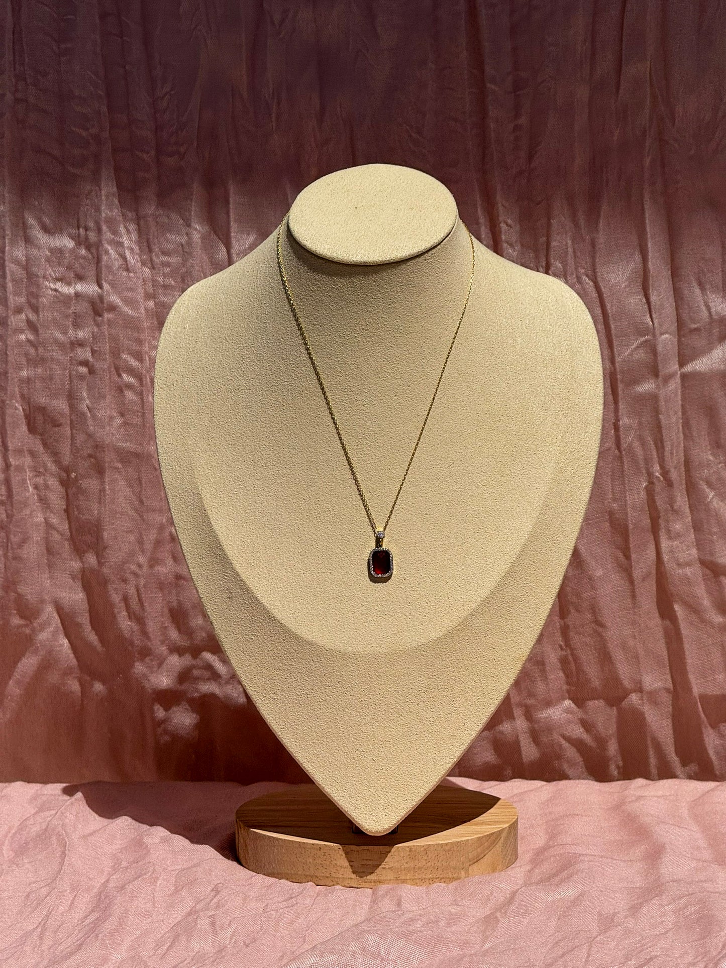 Colar Dourado Aço Inoxidável Royal Ruby