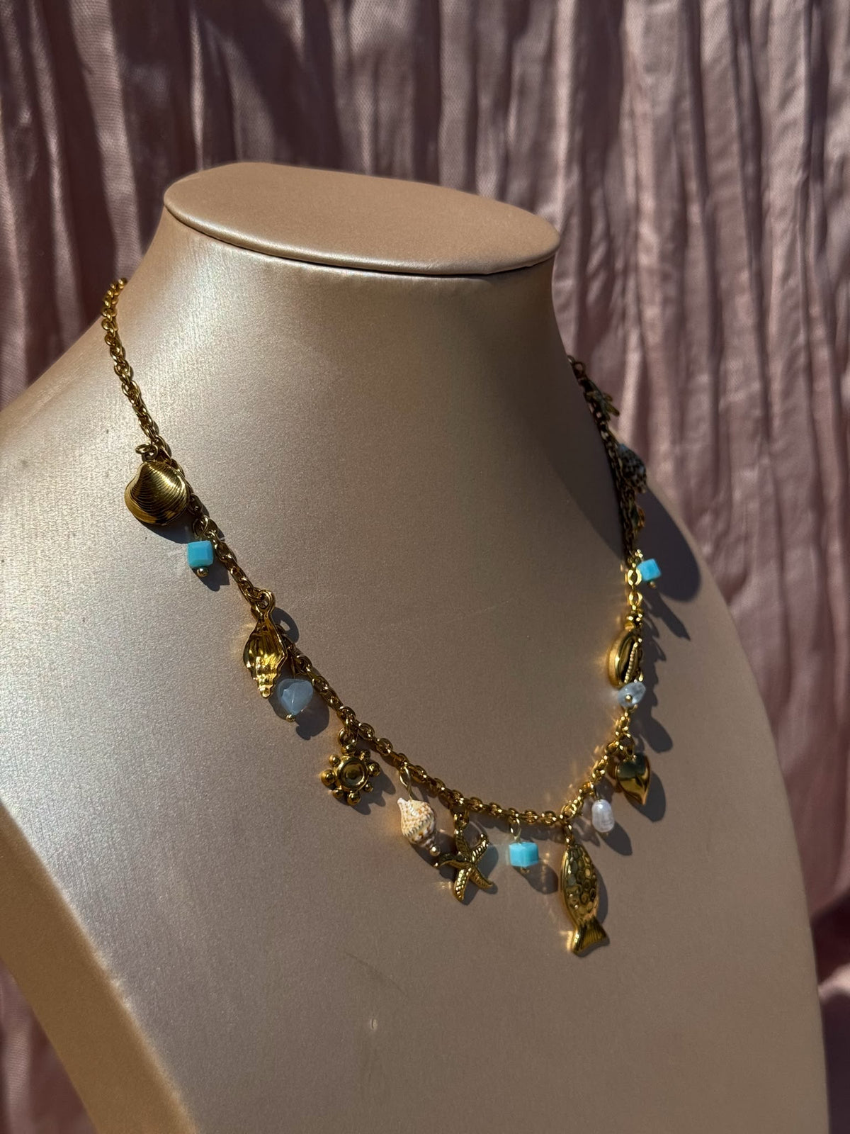 Colar Dourado Aço Inoxidável com Detalhes do Mar