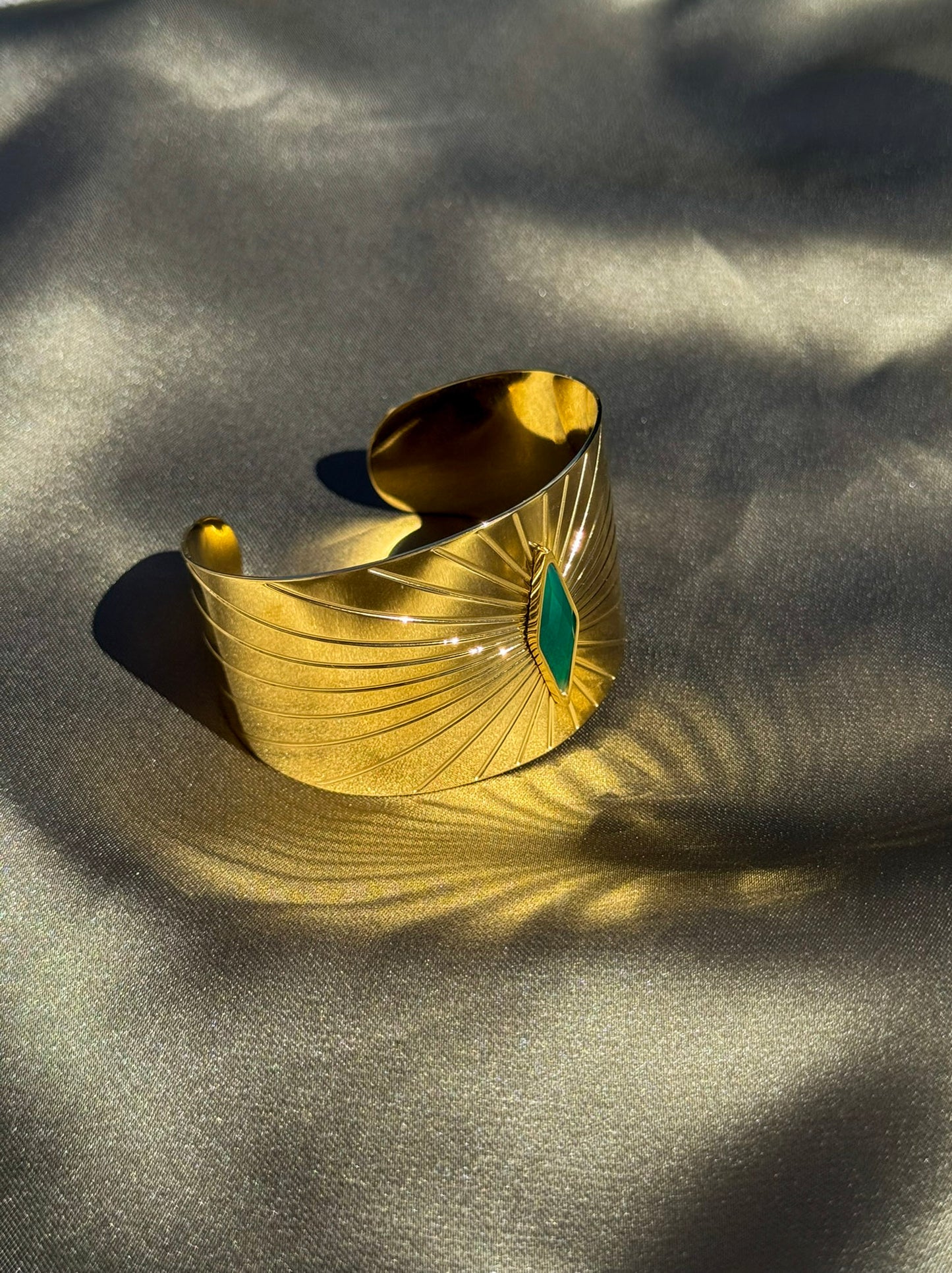 Pulseira Dourada Aço Inoxidável com Pedra Verde