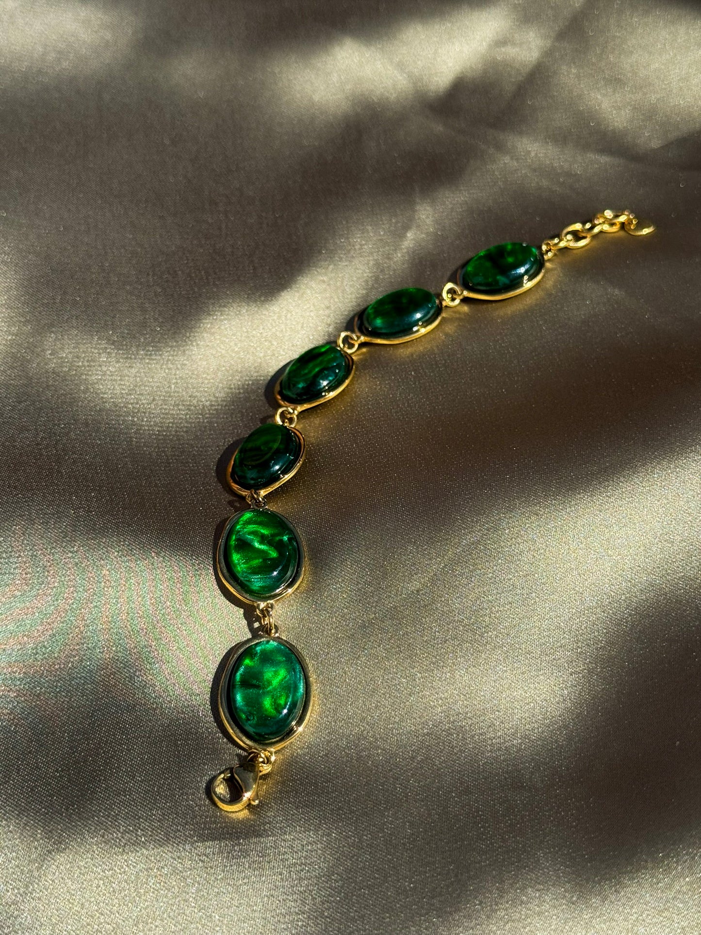 Pulseira Dourada Aço Inoxidável com Pedras Verdes