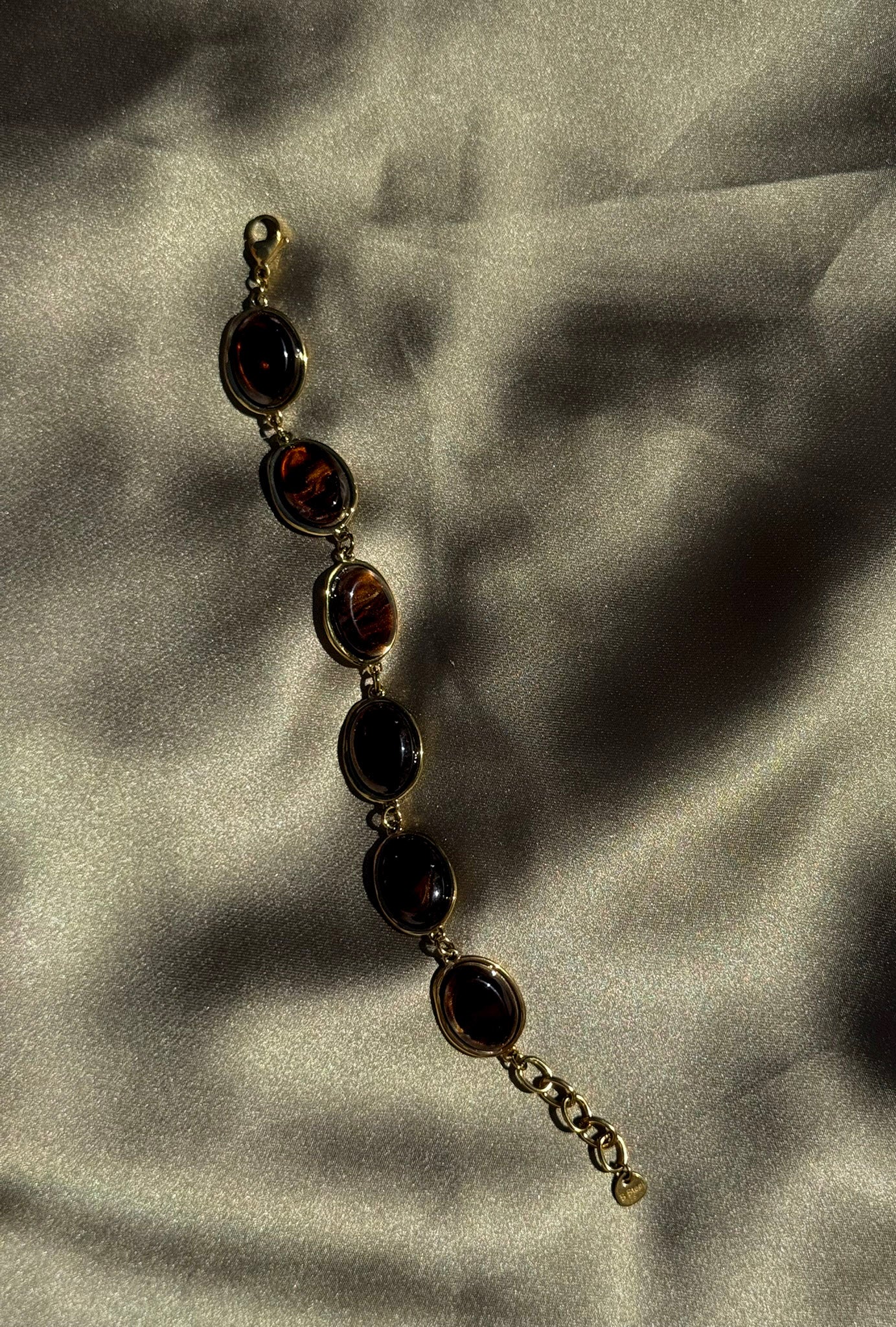 Pulseira Dourada Aço Inoxidável com Pedras Âmbar/Castanhas