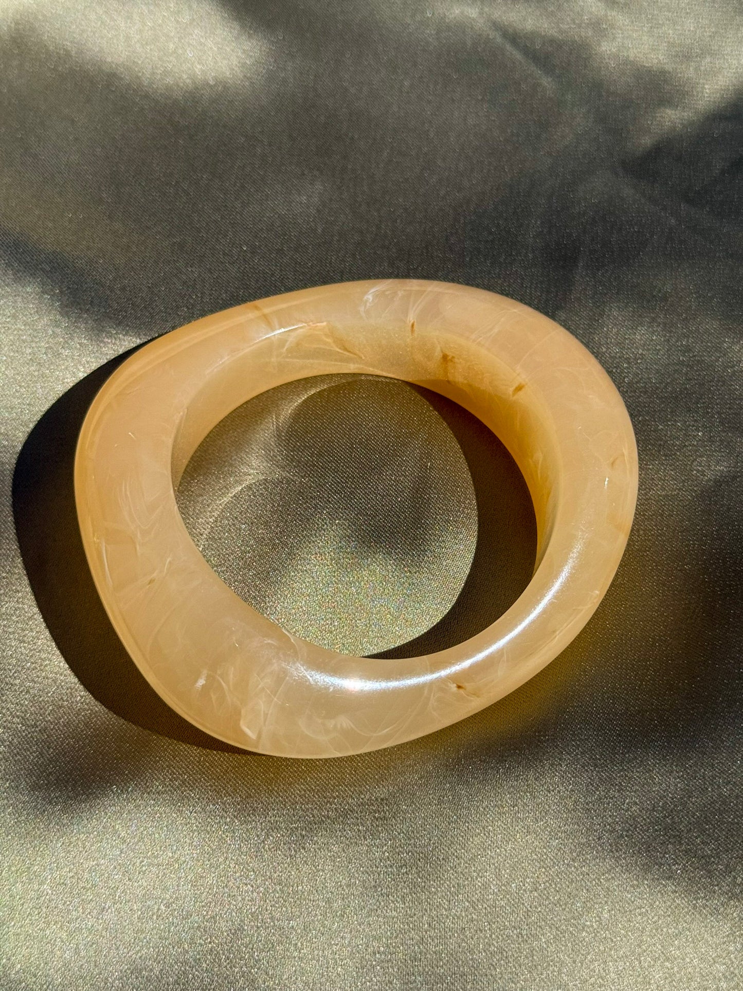 Bracelete Rígida Translúcida