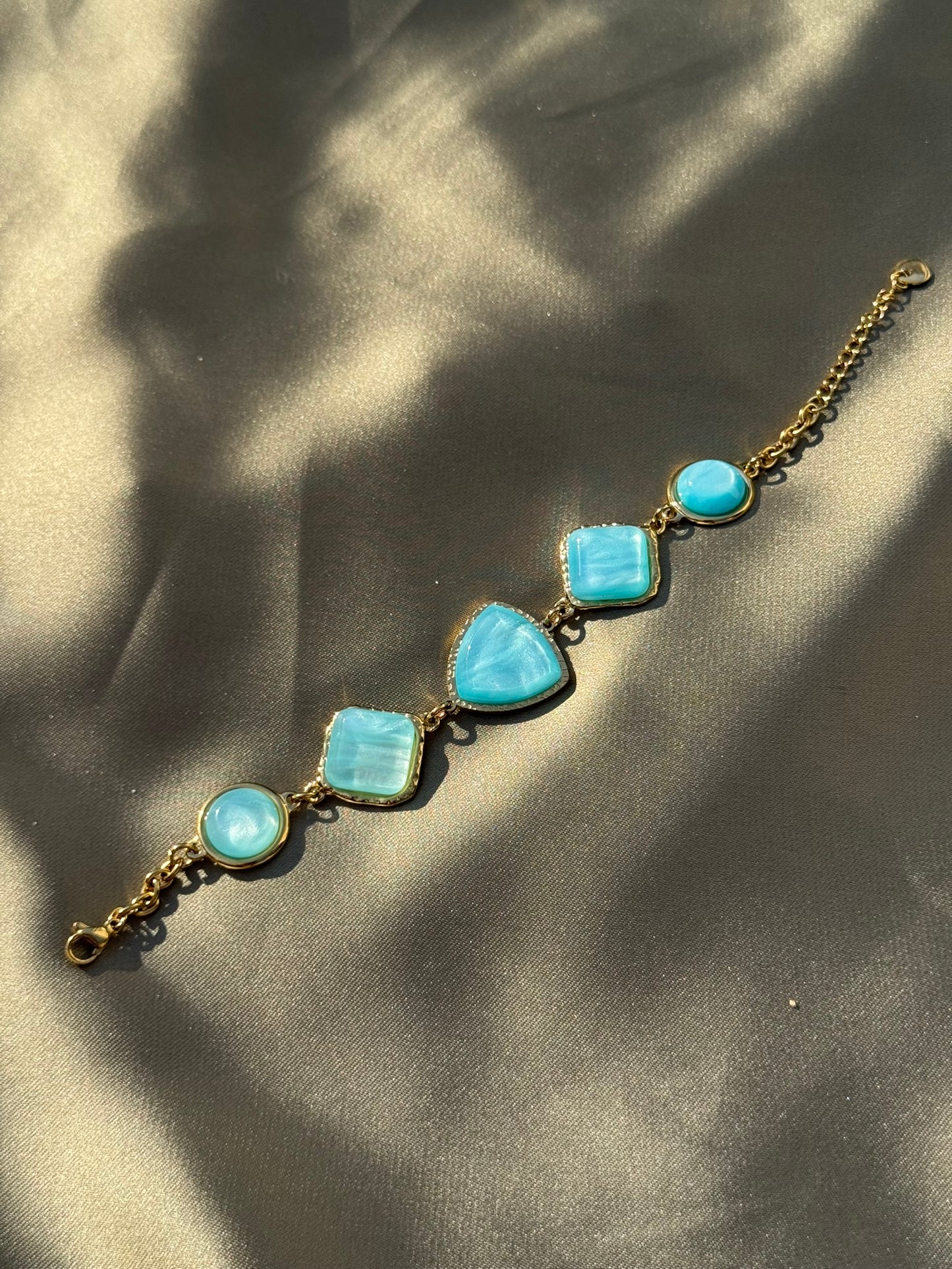 Pulseira Dourada Aço Inoxidável com Pedras Azuis com Formas