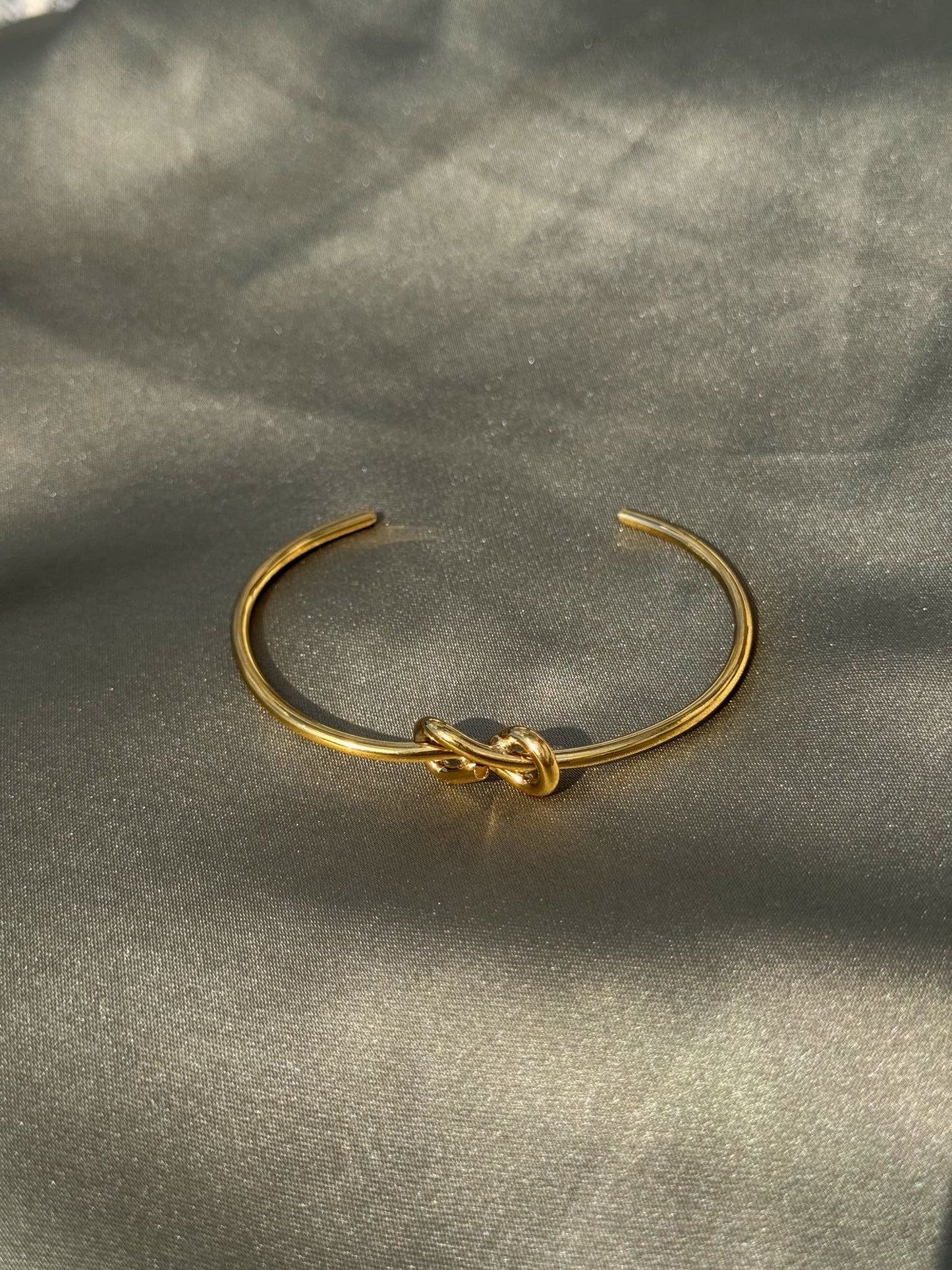 Pulseira Fina Dourada Aço Inoxidável