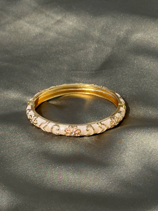 Bracelete Aço Inoxidável com Detalhes Florais
