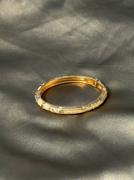 Bracelete Aço Inoxidável com Detalhes Dourados