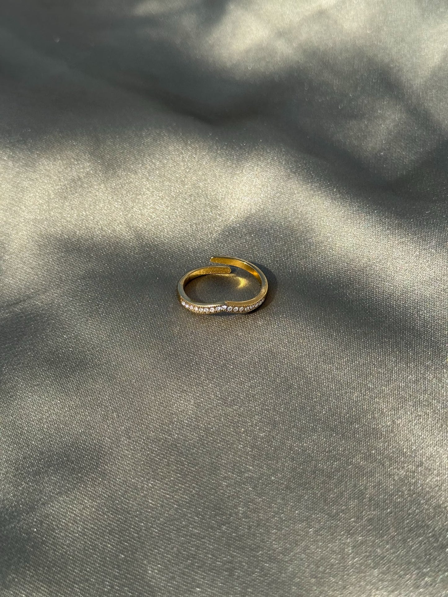 Anel Dourado Aço Inoxidável Elegante