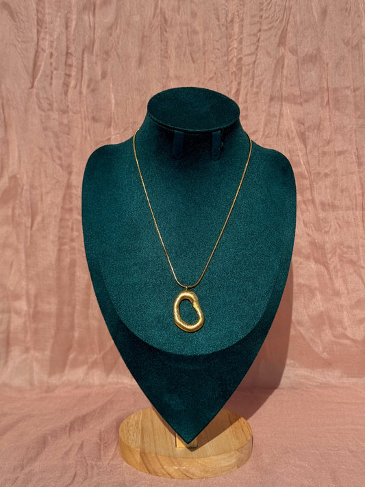 Colar Dourado Aço Inoxidável com Pingente Aberto