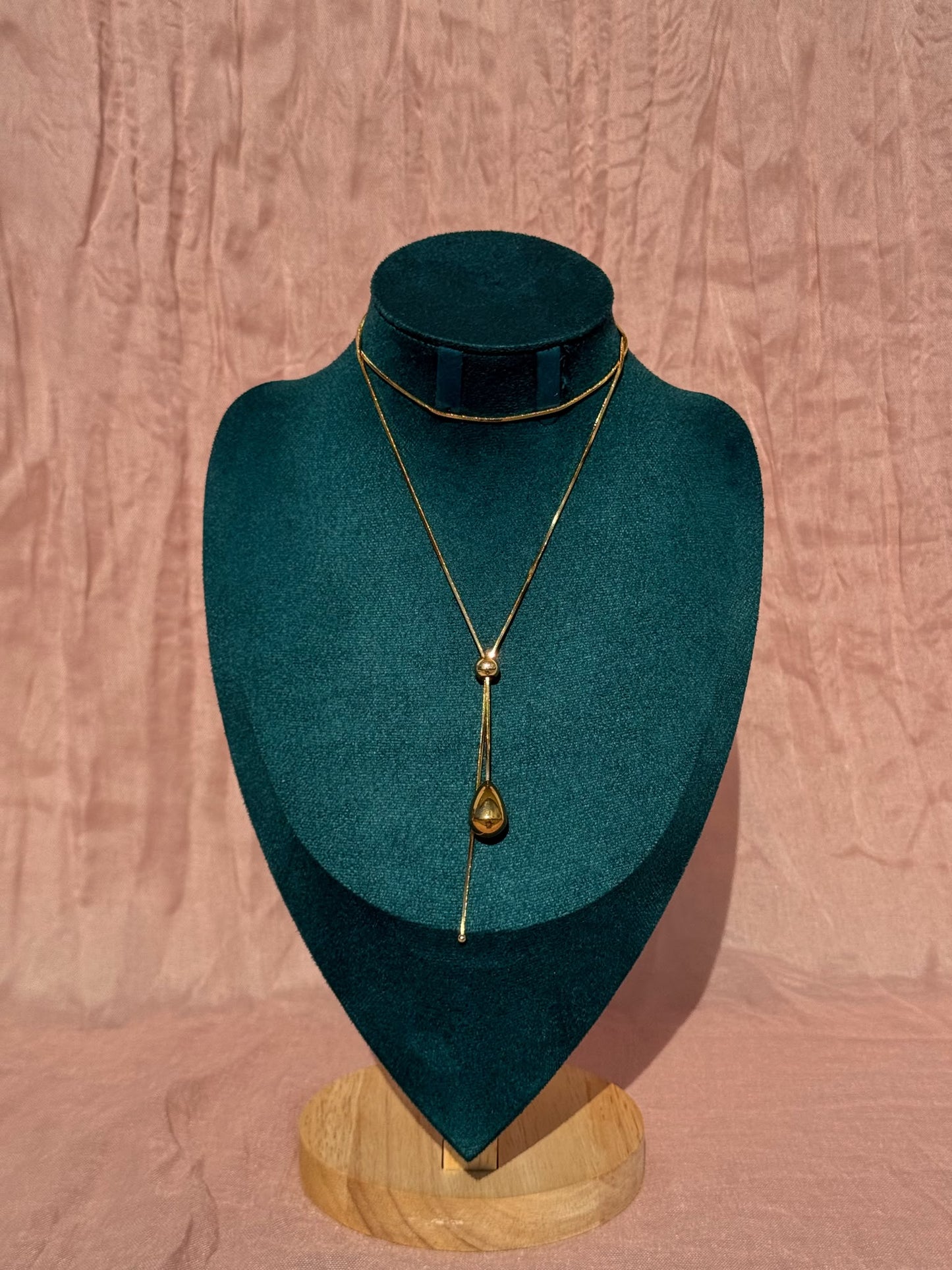 Colar Ajustável Dourado Aço Inoxidável com Pingente Gota