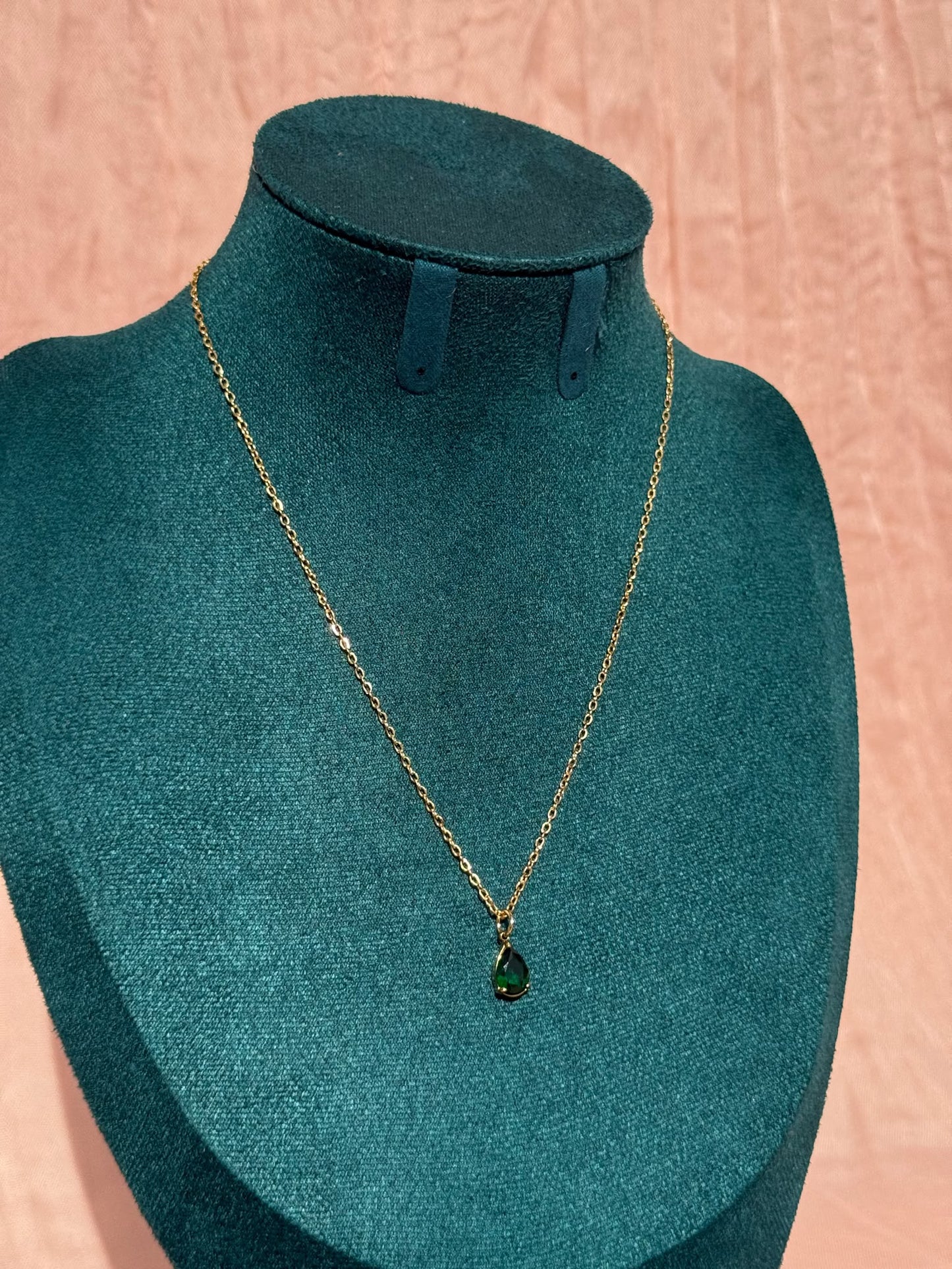 Colar Dourado Aço Inoxidável com Pingente Verde