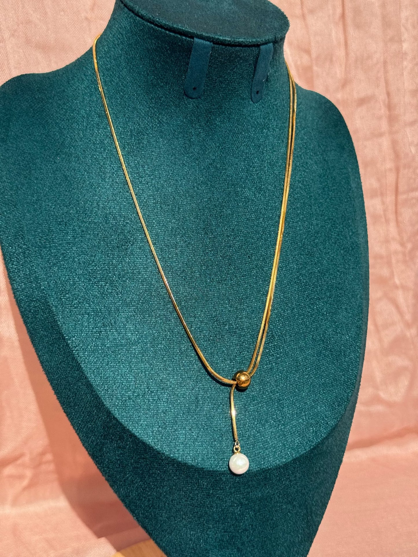 Colar Ajustável Dourado Aço Inoxidável com Pingente Pérola